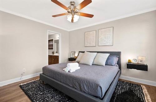 North Belmont House | Charming Belmont Retreat - 3 beds & Private Yard