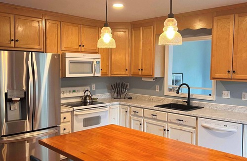 Tilghman House | Charming Cottage in Tilghman Island—Walk to Marinas, Dining & Wedding Venues