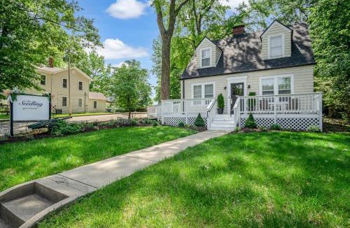 Edwardsville House | Charming Edwardsville Home: Walk to Downtown!