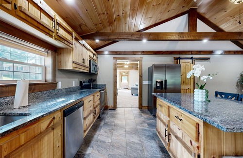 Salem House | Charming house in Morganton near wineries, restaurants and cinemas