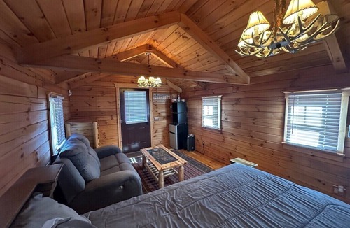 Bremen Cabin | Charming Log Cabin in Hocking Hills Old Man's Cave