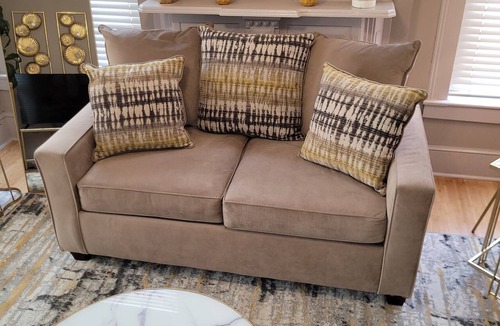 Jeffersonville Apartment | Charming Studio in Downtown Jeffersonville – Walk to Everything!