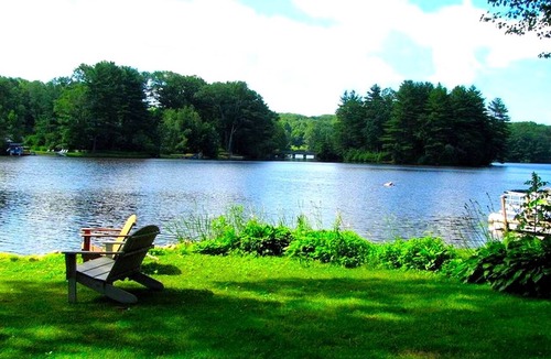 Northwest Harwinton Cottage | Charming Waterfront Cottage Rental near Topsmead State Forest, Connecticut