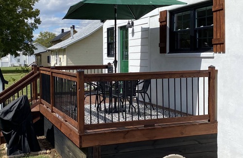 Elkton Cottage | Cheerful & charming renovated cottage close to Skyline Drive, JMU, & Massanutten