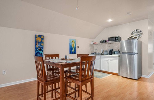 Cheriton Apartment | Cheriton Loft | Charming Studio Apartment Close to Town!