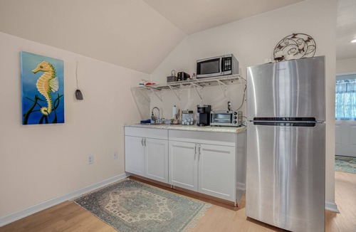 Cheriton Apartment | Cheriton Loft | Charming Studio Apartment Close to Town!