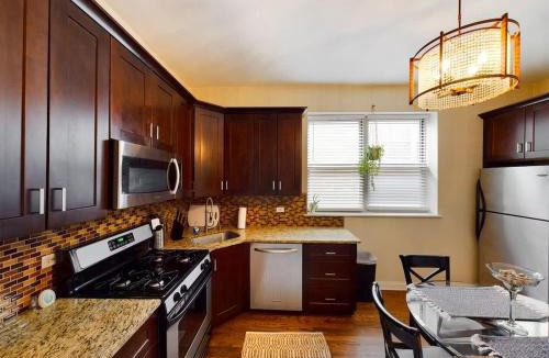 Berwyn Apartment | Chi-Town Hideout #1