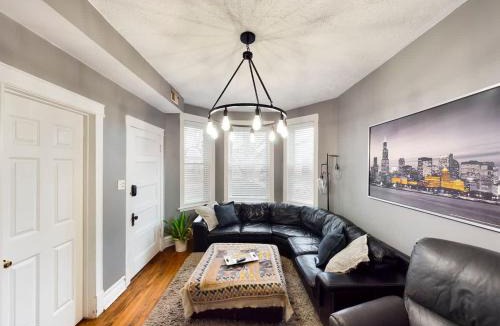 Berwyn Apartment | Chi-Town Hideout #1