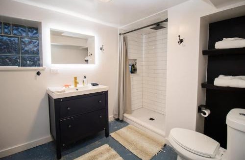 Berwyn Apartment | Chi-Town Hideout #B - Near Metra