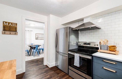 Bexley Apartment | City Boho ✦ New Kitchen ✦ King Bed