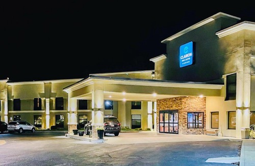 Evansville Hotel | Clarion Inn & Suites Evansville Eastland Area