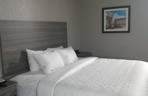 Haubstadt Hotel | Clarion Pointe Evansville North