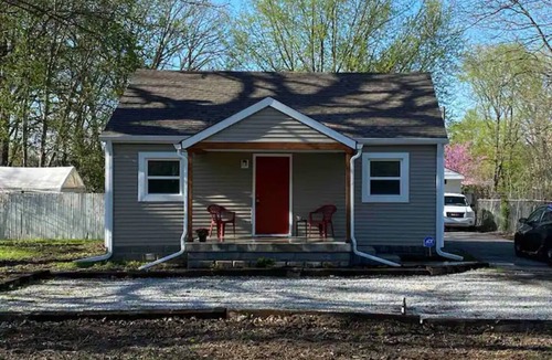Lawrence House | Clean, adorable, remodeled, simple! No kids. ID is required.