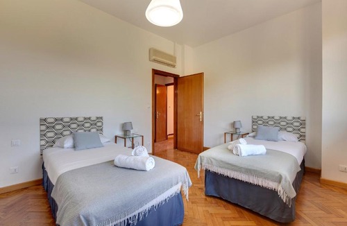 Lungarno del Tempio Apartment | Colombo 76