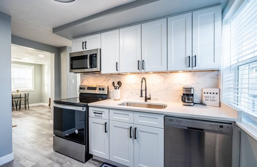 Kennedy King Apartment | Columbia Commons - Quiet, Safe, & Near Mass Ave!
