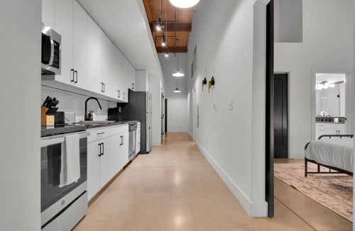 Judson Apartment | Comfortable 2BD | Pool & Gym Near DT GVL!