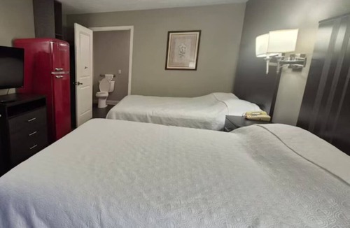 Merrillville Hotel | Comfortable Merrillville Room near US-30 | Convenient Location + Free Parking