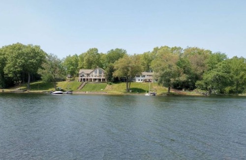 Southwick House | Comfortable Private Rooms near Congamond Lakes in Southwick