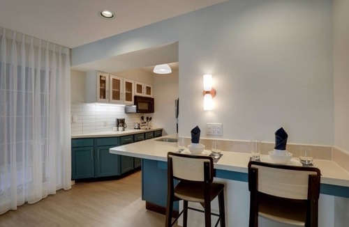 Sunnyvale Hotel | Comfortable Queen Suite with Roll-In Shower, Close to Sunnyvale Attractions!