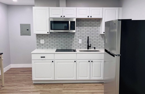 Manchester Apartment | Comfortable Studio Close to Airport/Arena/Mall