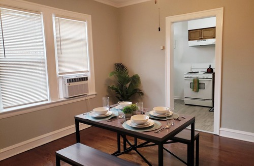 Berwyn Apartment | Comfy Bed/Free Parking&Wifi/NearHosp/ORD/MDW/DT