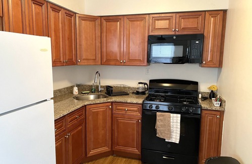 Hackensack Condo | Comfy, Clean & Spacious w/2 TVs, parking, laundry