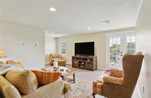 Morris House | Connecticut Retreat: Steps to Historic Downtown!