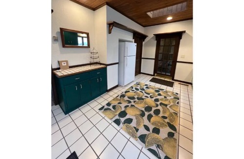 Athens House | Convenient, Spacious & Cheerful - The Summitt!