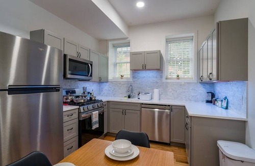 Corn Hill Apartment | Cornhill 2BDRM-HighFall+EquippedKitchen+Wi-Fi