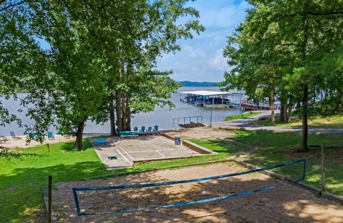 Almo Cabin | Cottage 7 · Lakeview Cottage on Kentucky Lake - Sleeps 4 - Pet Friendly!