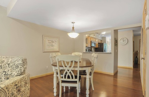 Hilton Head Island Villa | Courtside 81- Short Walk to the Beach- 2 BR 2.5 BA Updated Townhouse