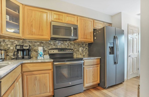 Hilton Head Island Villa | Courtside 81- Short Walk to the Beach- 2 BR 2.5 BA Updated Townhouse