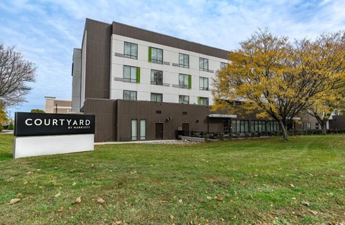 West Springfield Hotel | Courtyard by Marriott West Springfield