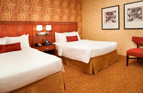 Naperville Hotel | Courtyard by Marriott Chicago Naperville