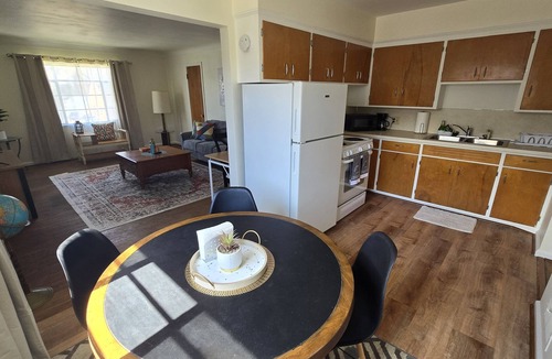 Toledo Apartment | Cozy 1Bed/1Bath unit, Pets OK, Close to ProMedica, UT.