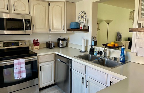Downtown Cambridge House | Cozy 2 Bedroom, 2.5 Bath across from Cambridge City Marina