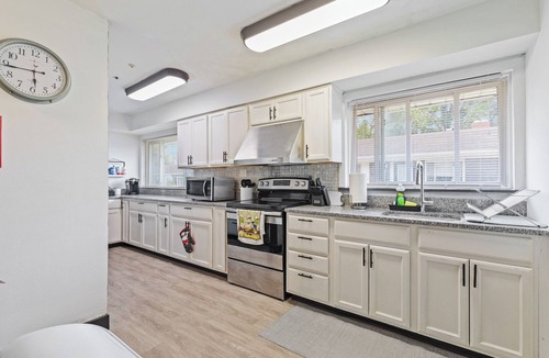 Mapleton/Fall Creek Apartment | Cozy 2 Bedroom Apartment - Close To It All!
