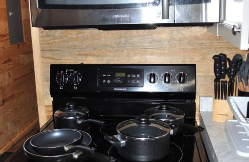 Albany Cabin | Cozy 2-bedroom cabin/w Slip on Dale Hollow Lake in Albany, KY