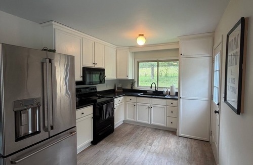 Kedron House | Cozy 2-bedroom vacation home, 15-minute drive to Spring Hill