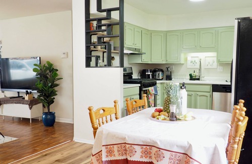 Champaign House | Cozy 3BR Family Ranch with Full Kitchen – 4-Min Drive to UIUC & Memorial Stadium