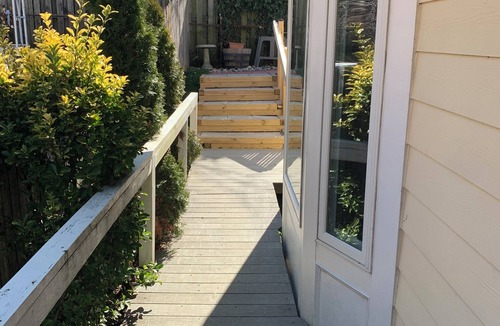 Seminary Hill Apartment | Cozy and fresh one-bedroom, 10 minutes from Old Town Alexandria
