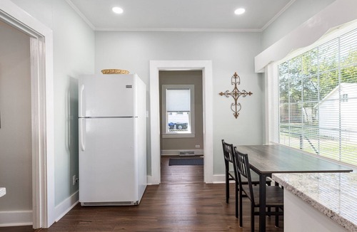 Old Town Fredericksburg House | Cozy bungalow near old town Fredericksburg close to restaurants, parks & more!