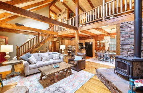 Perrysville Cabin | Cozy Campfires*Hot Tub*Stargazing*Valley Views