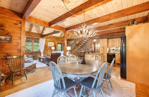Perrysville Cabin | Cozy Campfires*Hot Tub*Stargazing*Valley Views