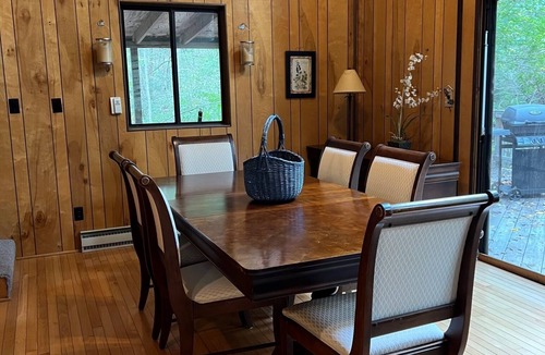 Elkton Ski Chalet | Cozy Chalet bordering Shenandoah Park near Massanutten Resort and Skyline Drive.