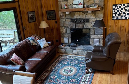 Elkton Ski Chalet | Cozy Chalet bordering Shenandoah Park near Massanutten Resort and Skyline Drive.