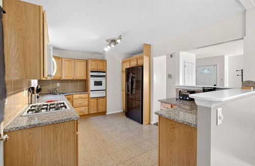 Newark House | Cozy, Convenient, Centrally Located Newark Rancher