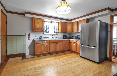 Cheektowaga House | Cozy home in Buffalo suburb with, Air Cond, 3King Beds, Wi-Fi&Free Parking