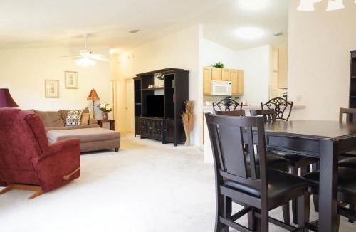 The Villages House | Cozy home, Right Next Door to Lake Sumter Square!