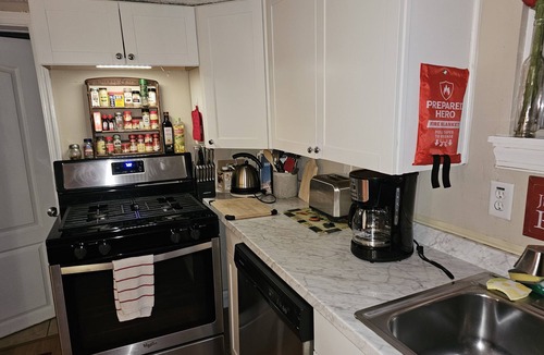 Havre De Grace House | Cozy home w/fenced in yard-Dog Friendly with Pet fee. 2 block walk to downtown!